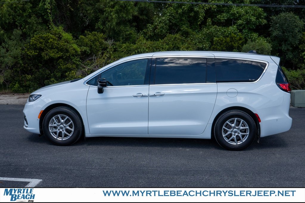 2025 Chrysler Pacifica photo 3