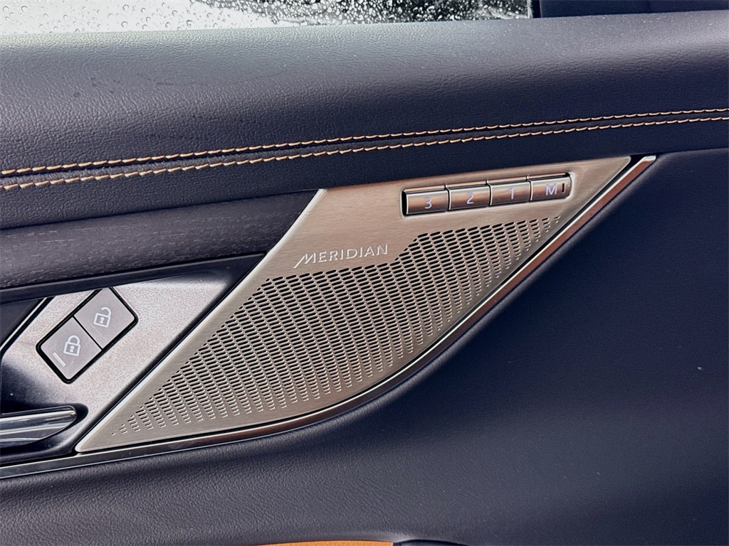 New 2024 Black Jaguar R-Dynamic SE image 19