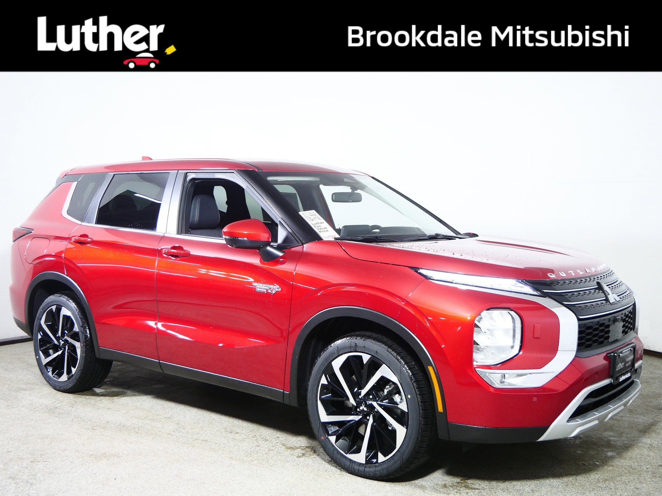 2025 Mitsubishi Outlander Plug-in Hybrid SE's photo