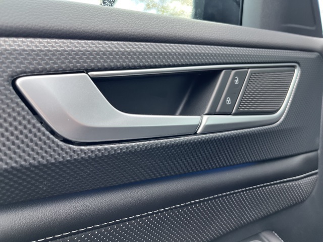 2025 Volkswagen Atlas Cross Sport SEL R-Line photo 30