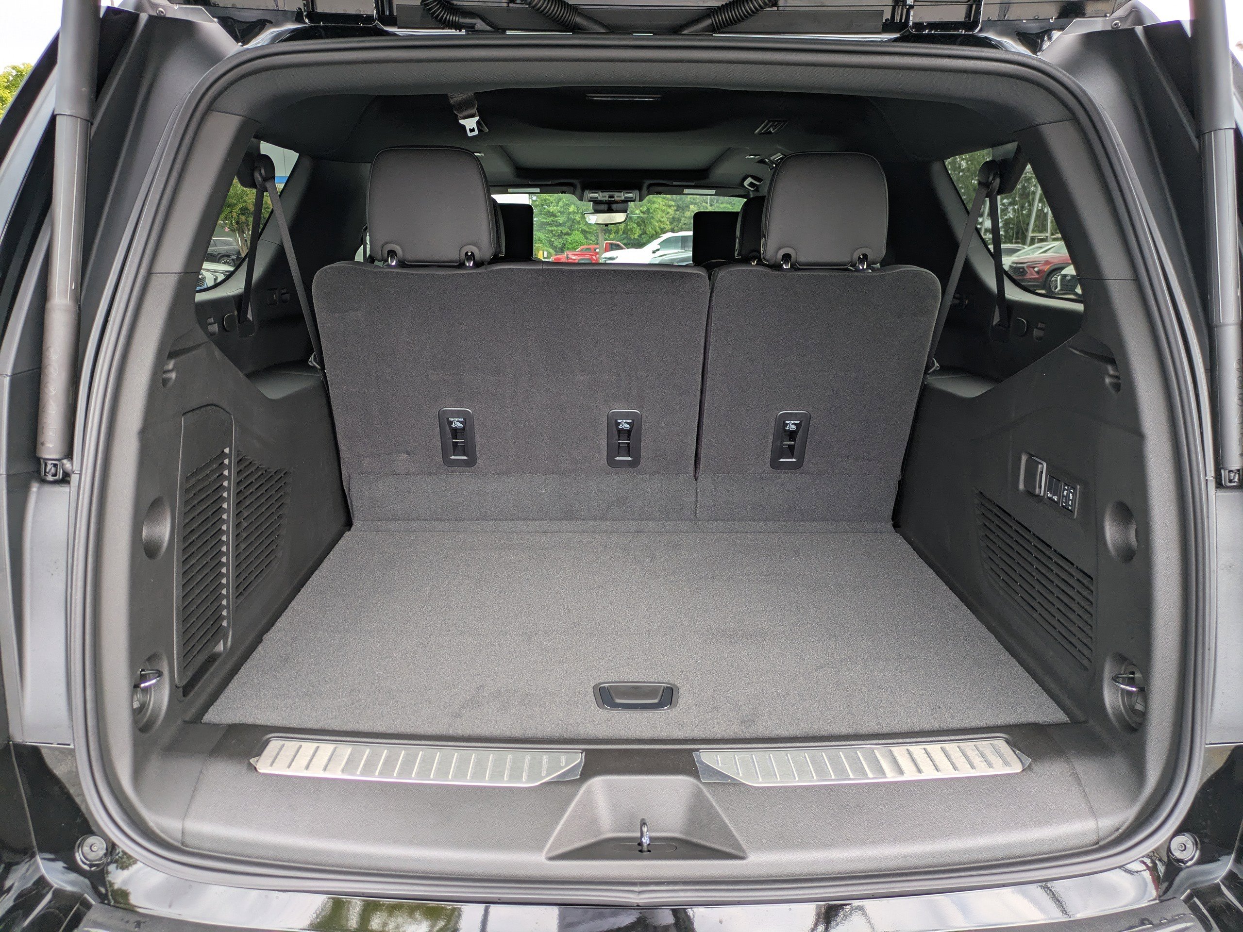 2025 Chevrolet Suburban Premier photo 11