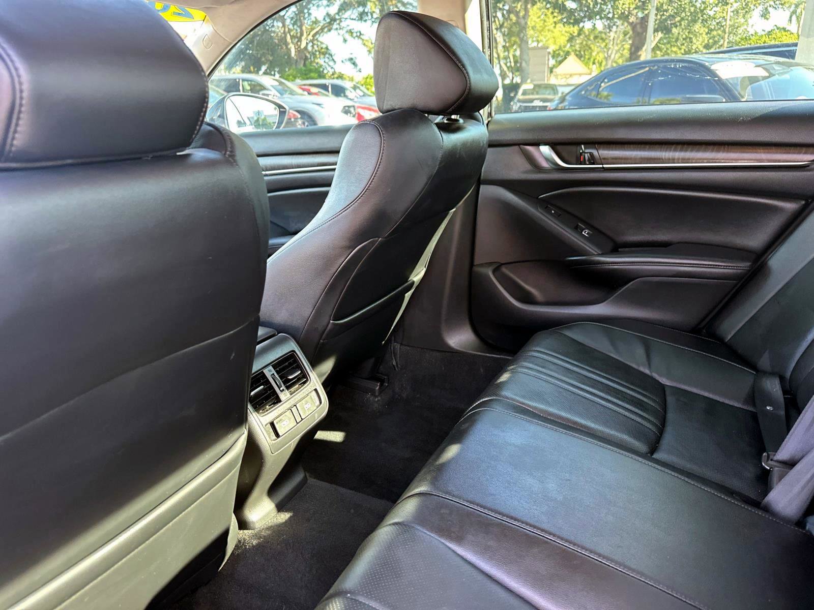 2022 Honda Accord Touring 2.0T photo 13