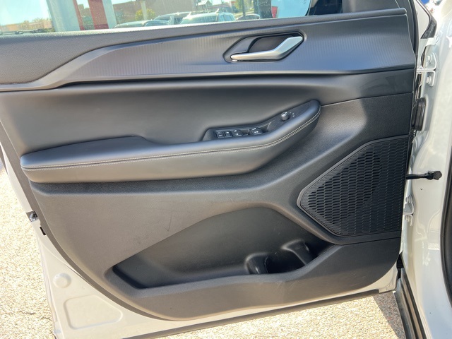 2024 Jeep Grand Cherokee Altitude photo 28