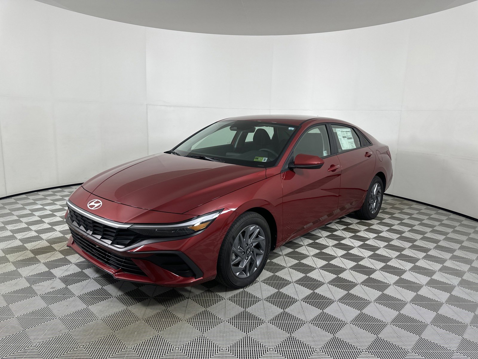 2024 Hyundai Elantra SEL photo 3