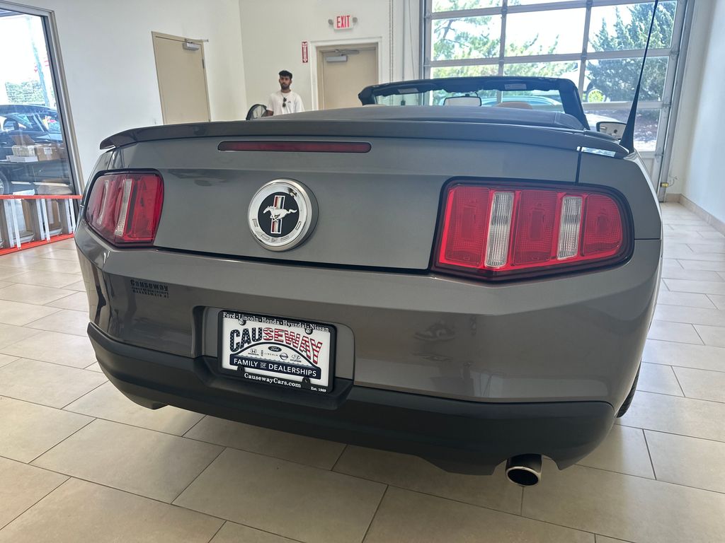 2010 Ford Mustang V6 photo 23