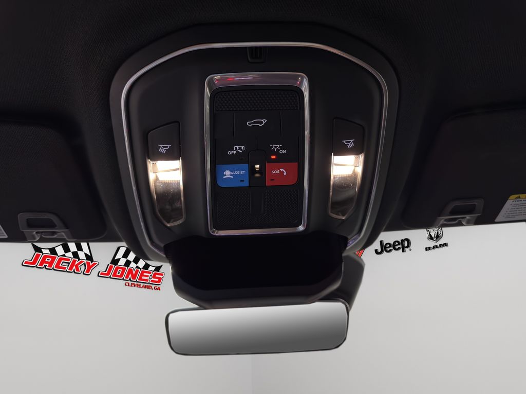 2025 Jeep Grand Cherokee Laredo Altitude photo 22