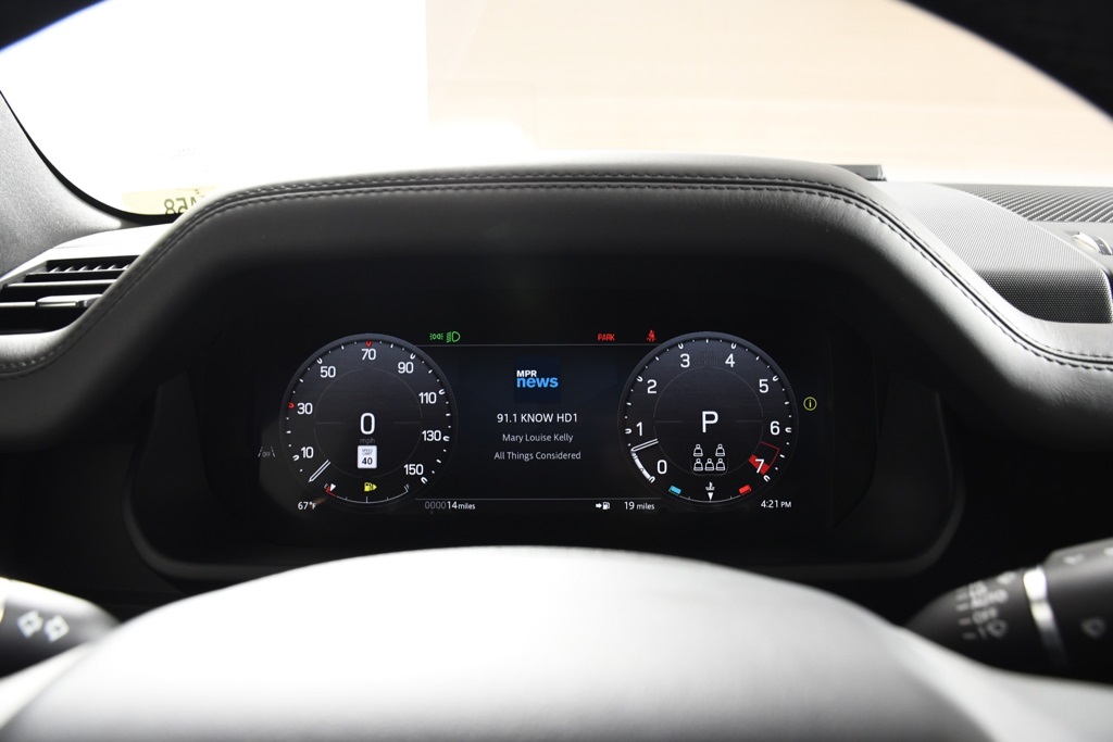 2025 Land Rover Defender 130 S photo 31