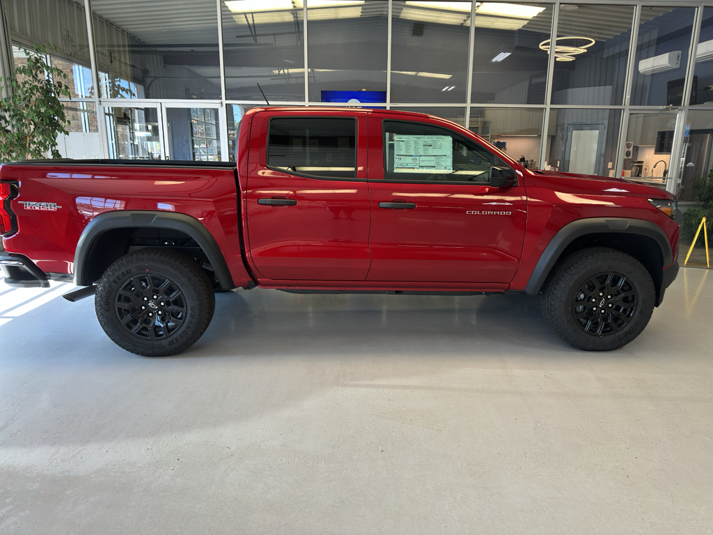2026 Chevrolet Colorado Trail Boss photo 2