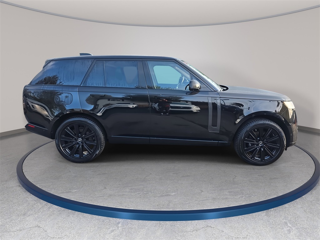 2025 Land Rover Range Rover SE photo 4