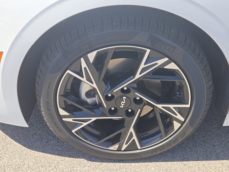 2025 Kia K5 GT-Line photo 5