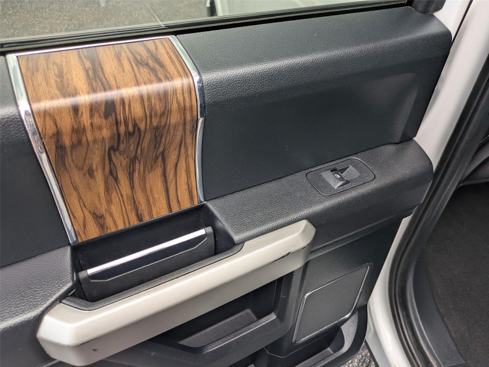 2019 Ford F-150 Lariat photo 24