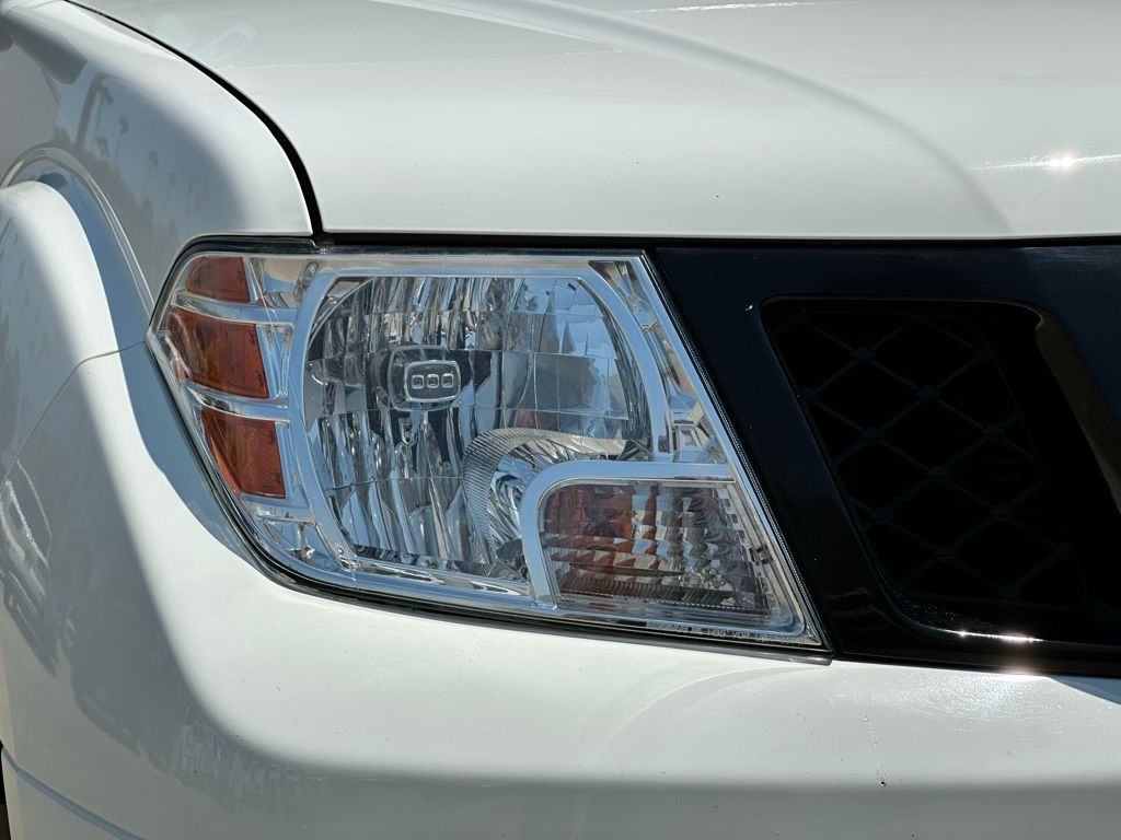 2020 Nissan Frontier SV photo 3