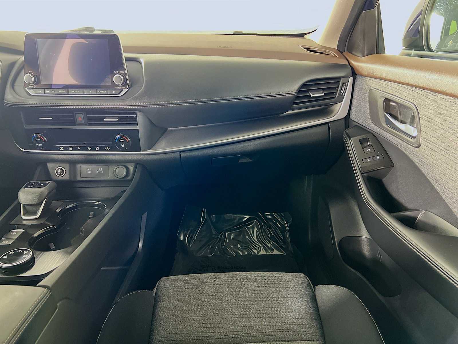 2023 Nissan Rogue SV photo 22
