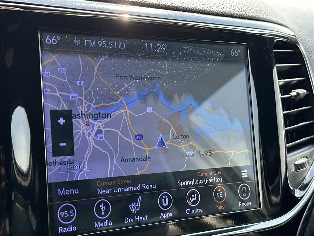 2019 Jeep Grand Cherokee Laredo E photo 2