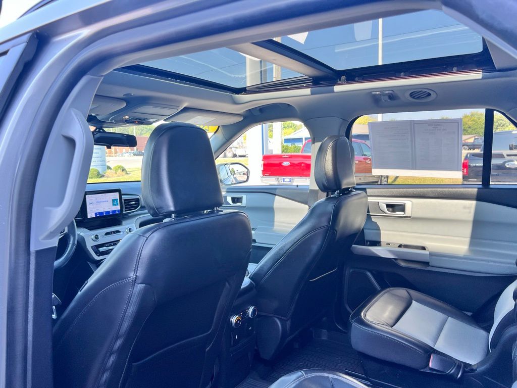 2022 Ford Explorer XLT photo 17