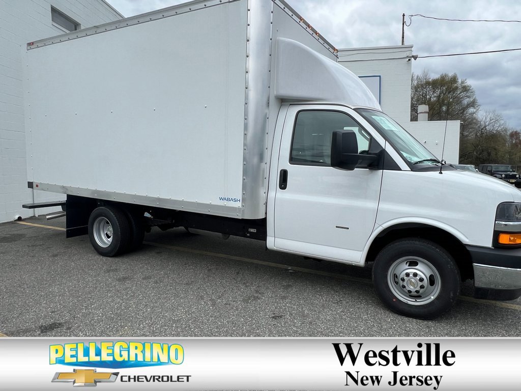 2023 Chevrolet Express Cutaway 3500 photo 2
