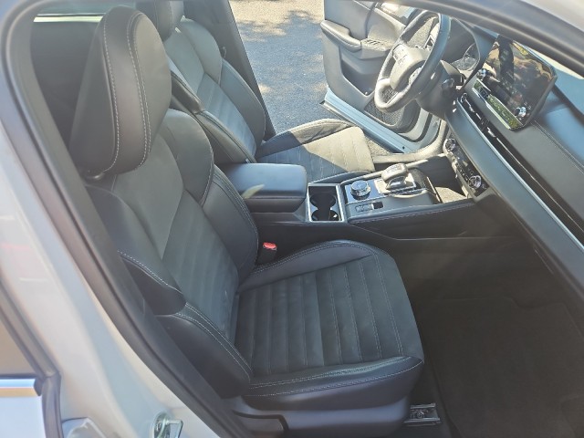 Used 2022 White Diamond Mitsubishi SE image 15