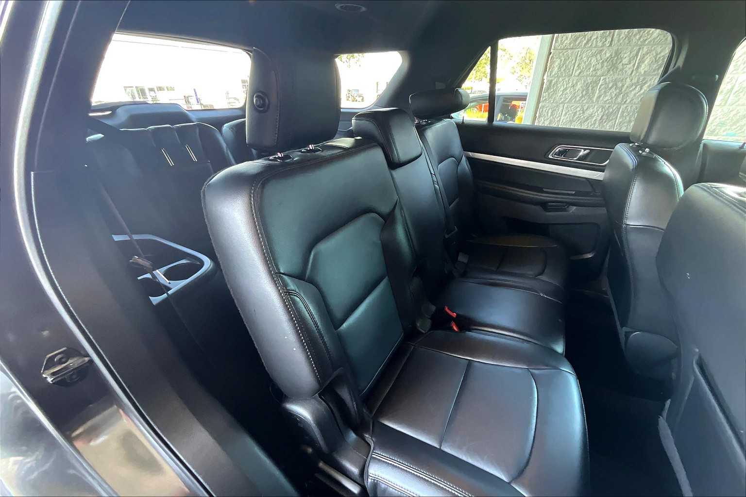 2017 Ford Explorer XLT photo 18