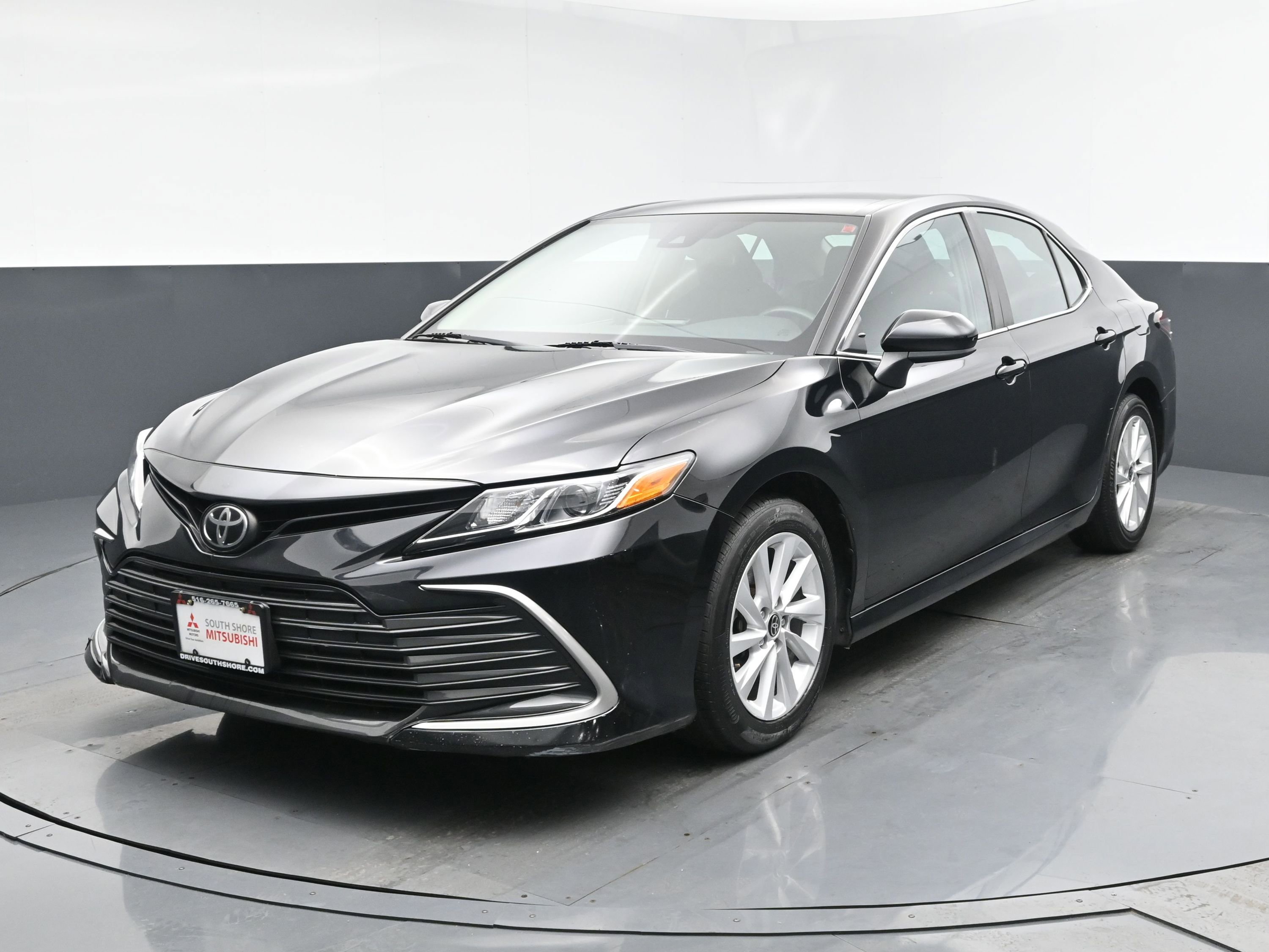 2021 Toyota Camry LE's photo