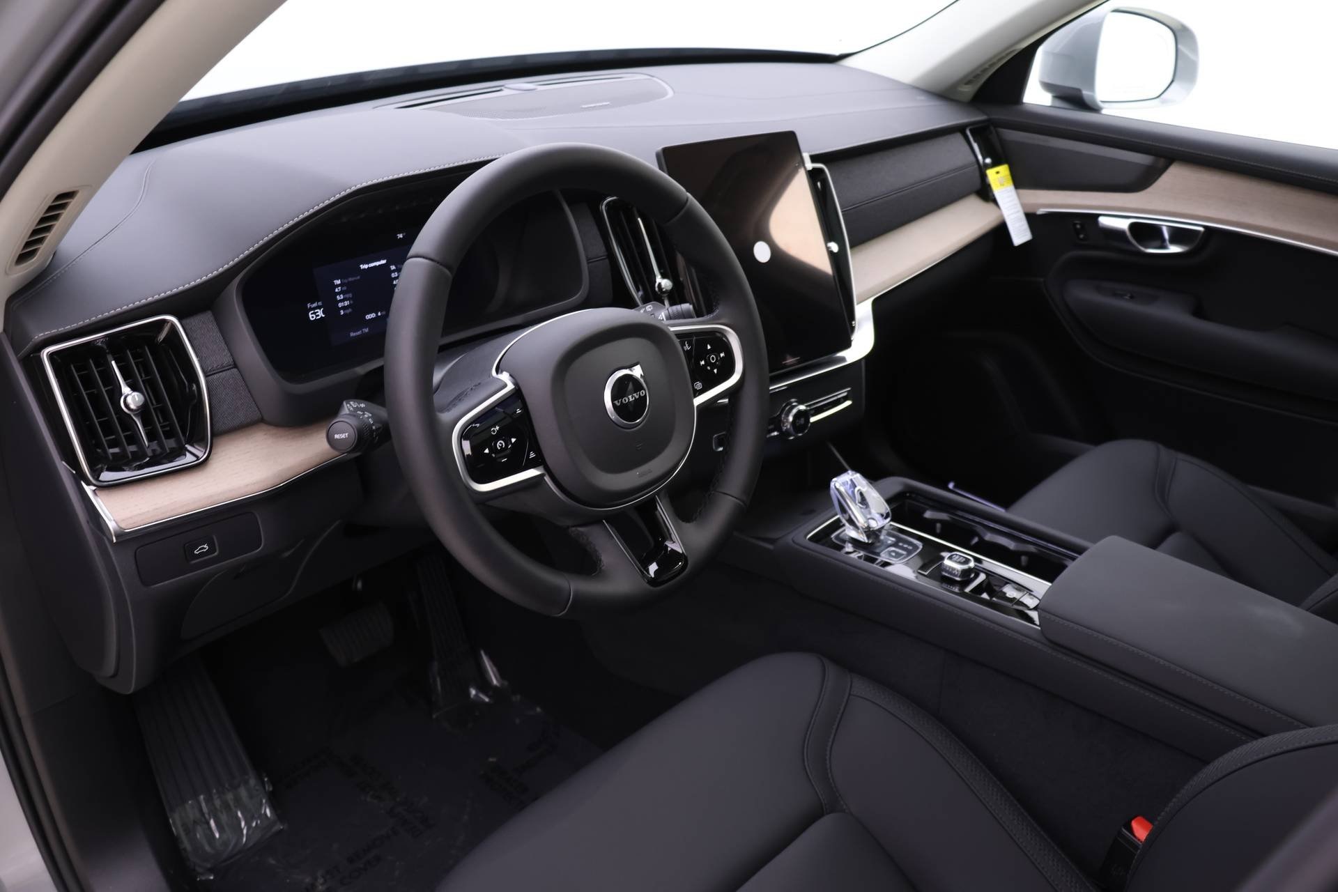 2026 Volvo XC90 Plus photo 4