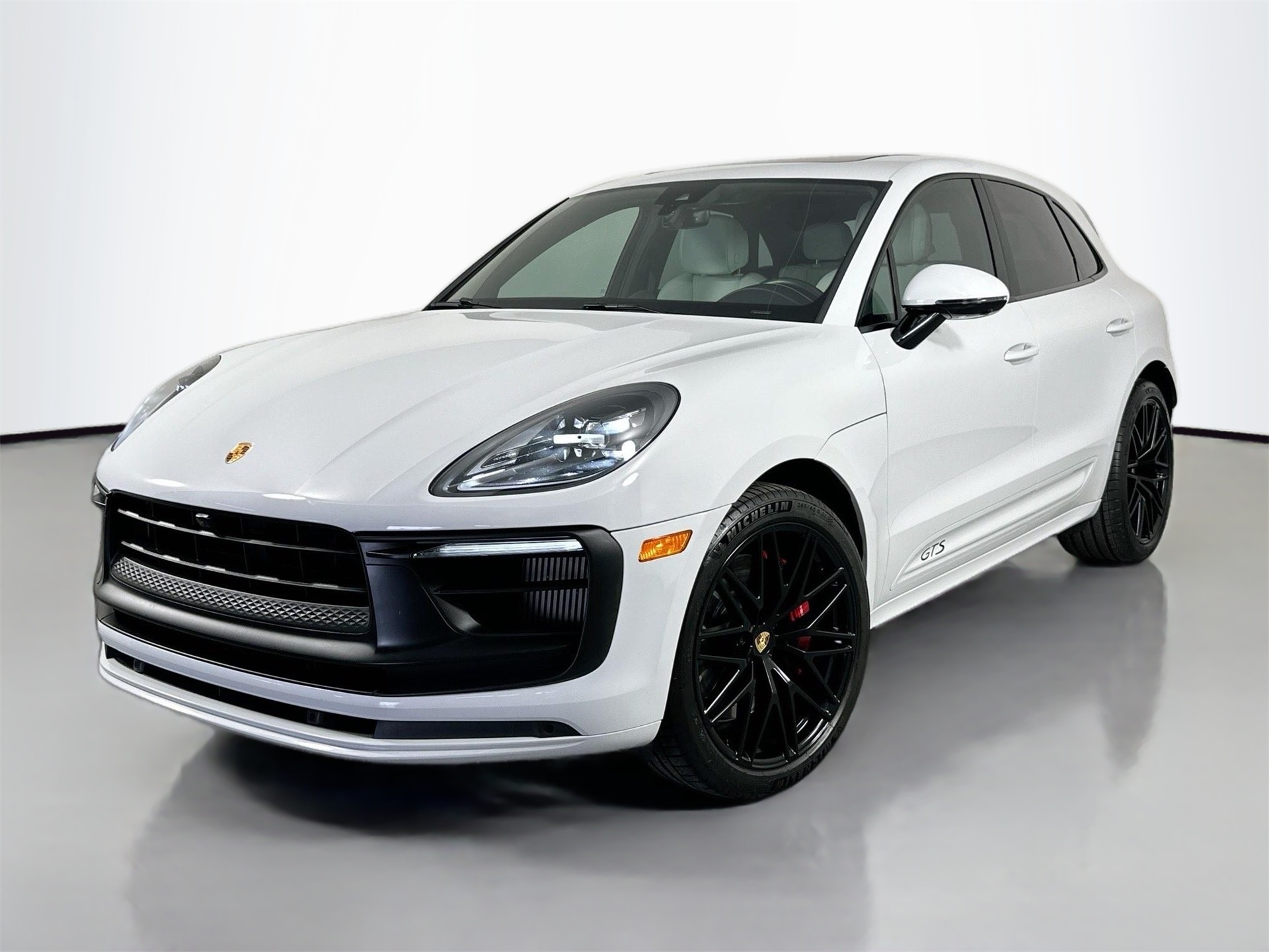 2022 Porsche Macan GTS's photo