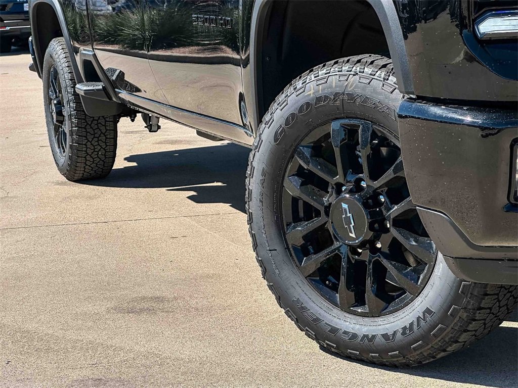 2026 Chevrolet Silverado 2500HD LTZ photo 2