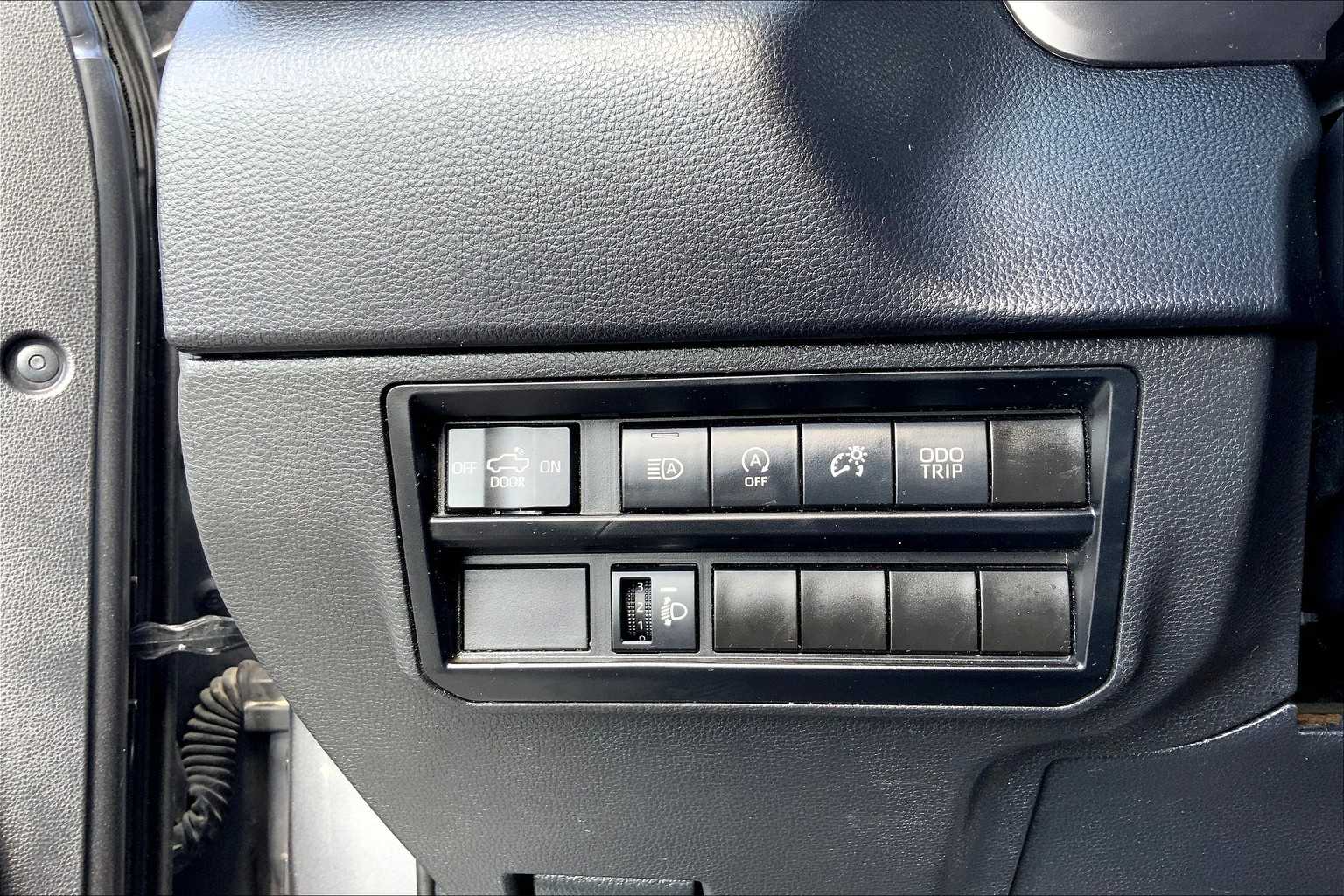 2023 Toyota Tundra SR5 CrewMax photo 32