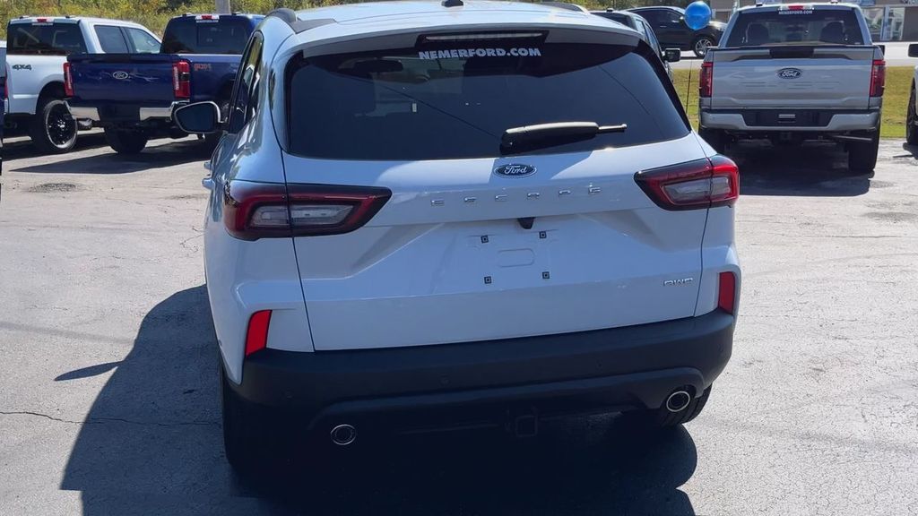 2025 Ford Escape ST-Line Select photo 2