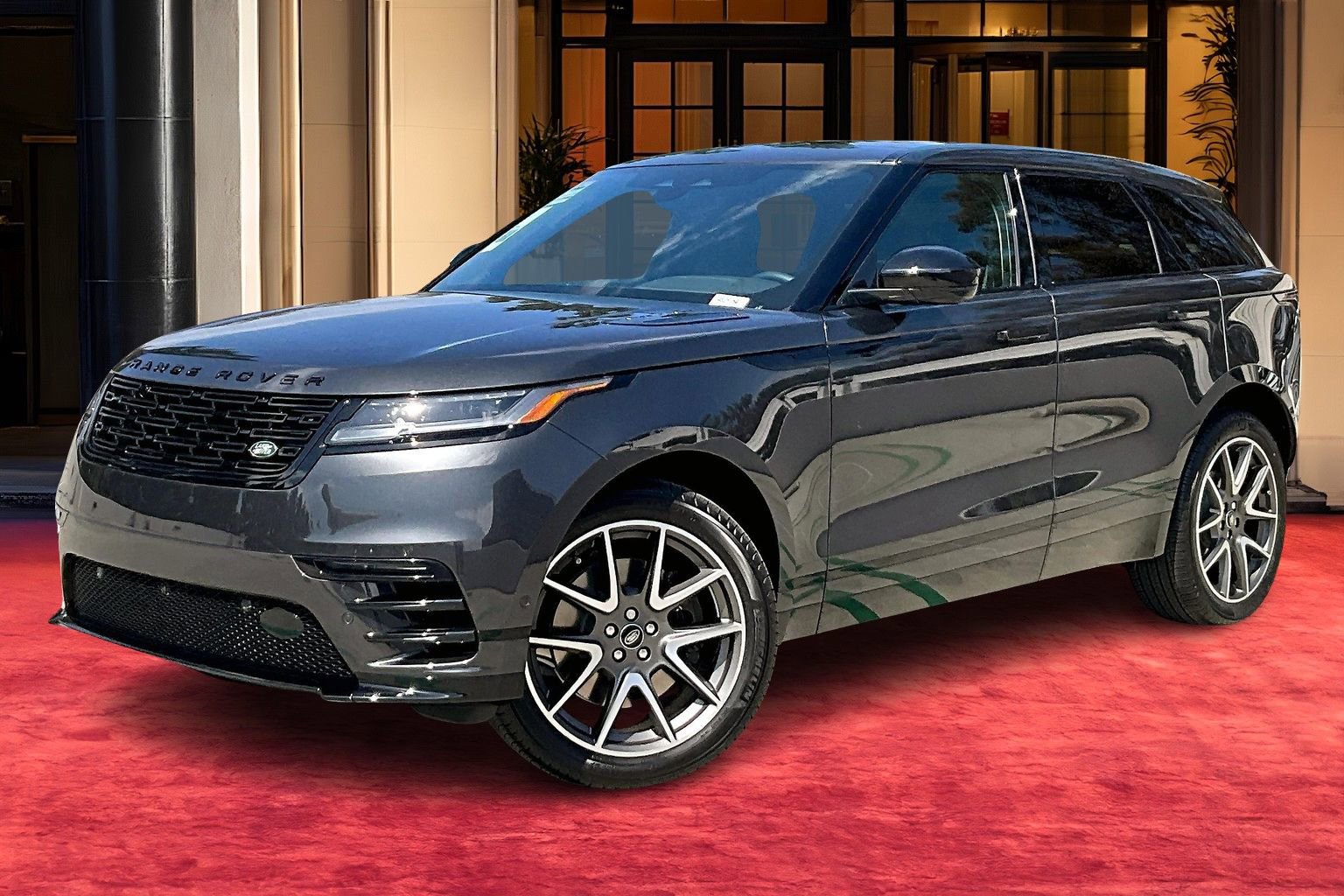 2026 Land Rover Range Rover Velar Dynamic SE's photo