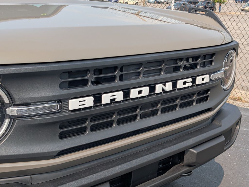 2025 Ford Bronco Base photo 14
