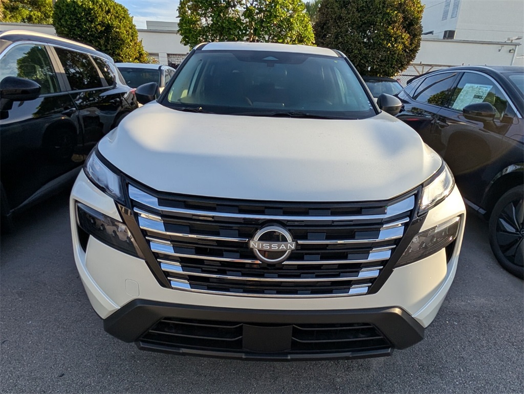 2025 Nissan Rogue S photo 3