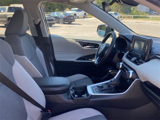 2021 Toyota RAV4 XLE photo 10