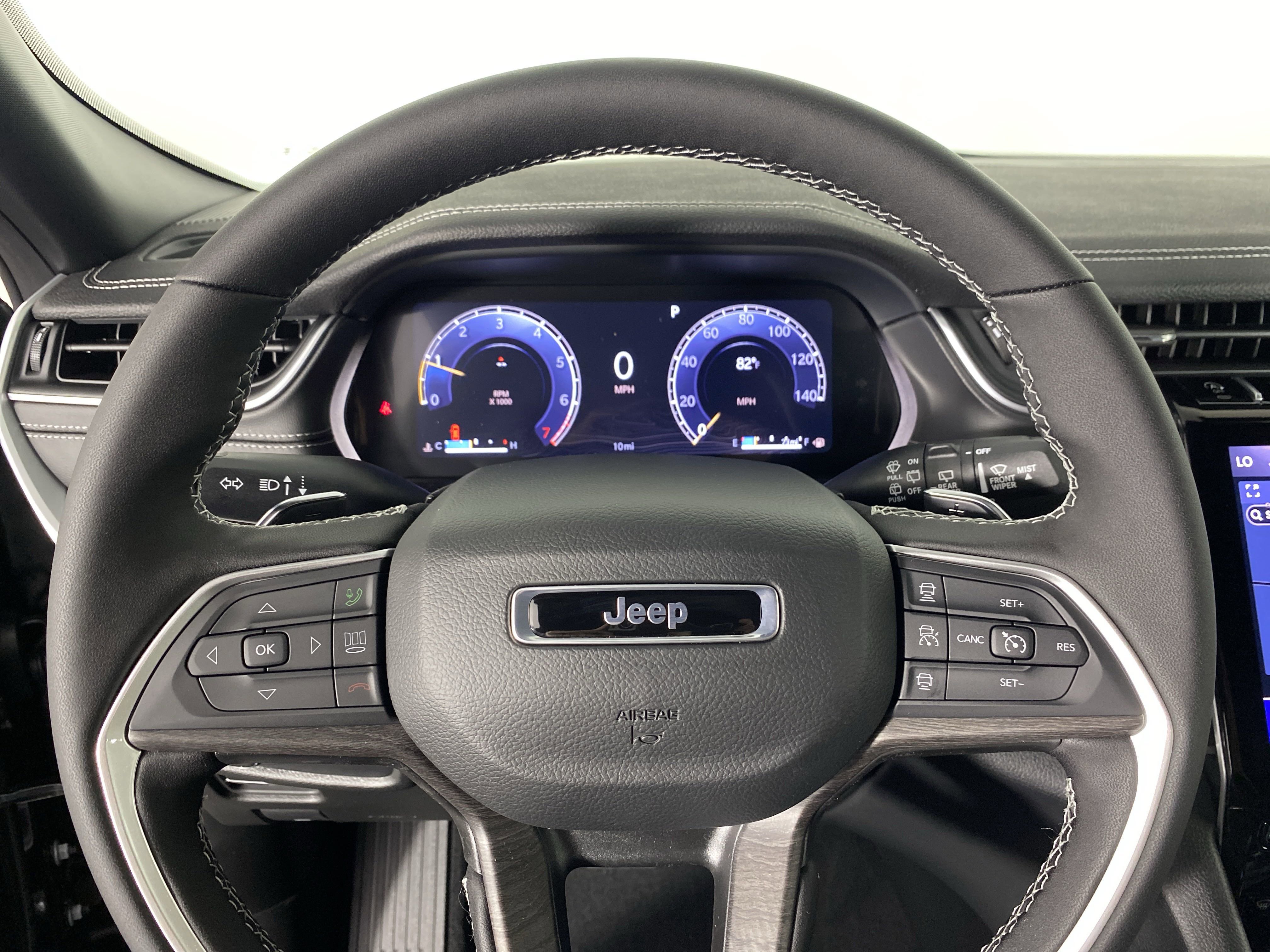 2025 Jeep Grand Cherokee Limited photo 2