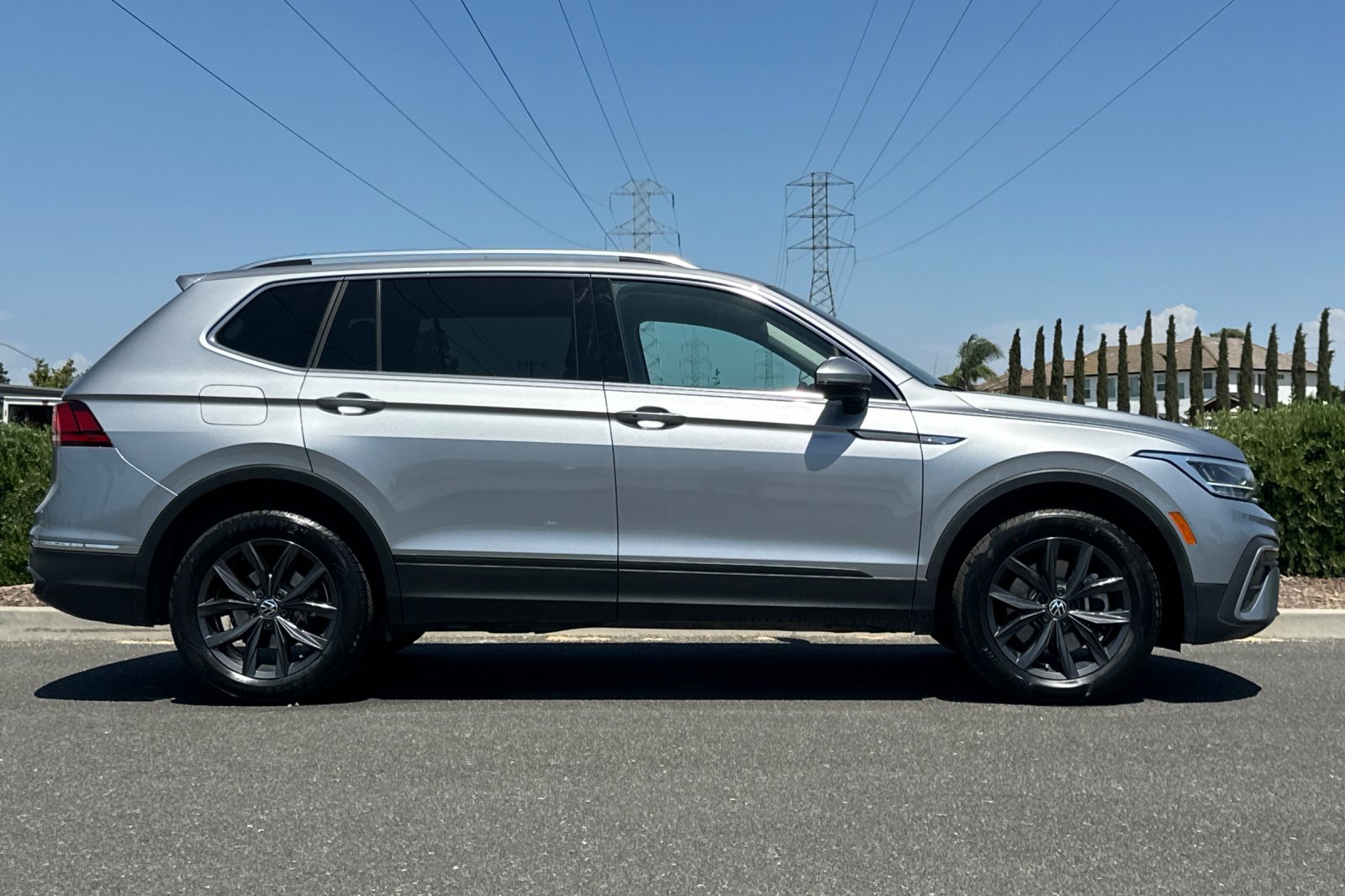 2024 Volkswagen Tiguan SE Wolfsburg Edition photo 3