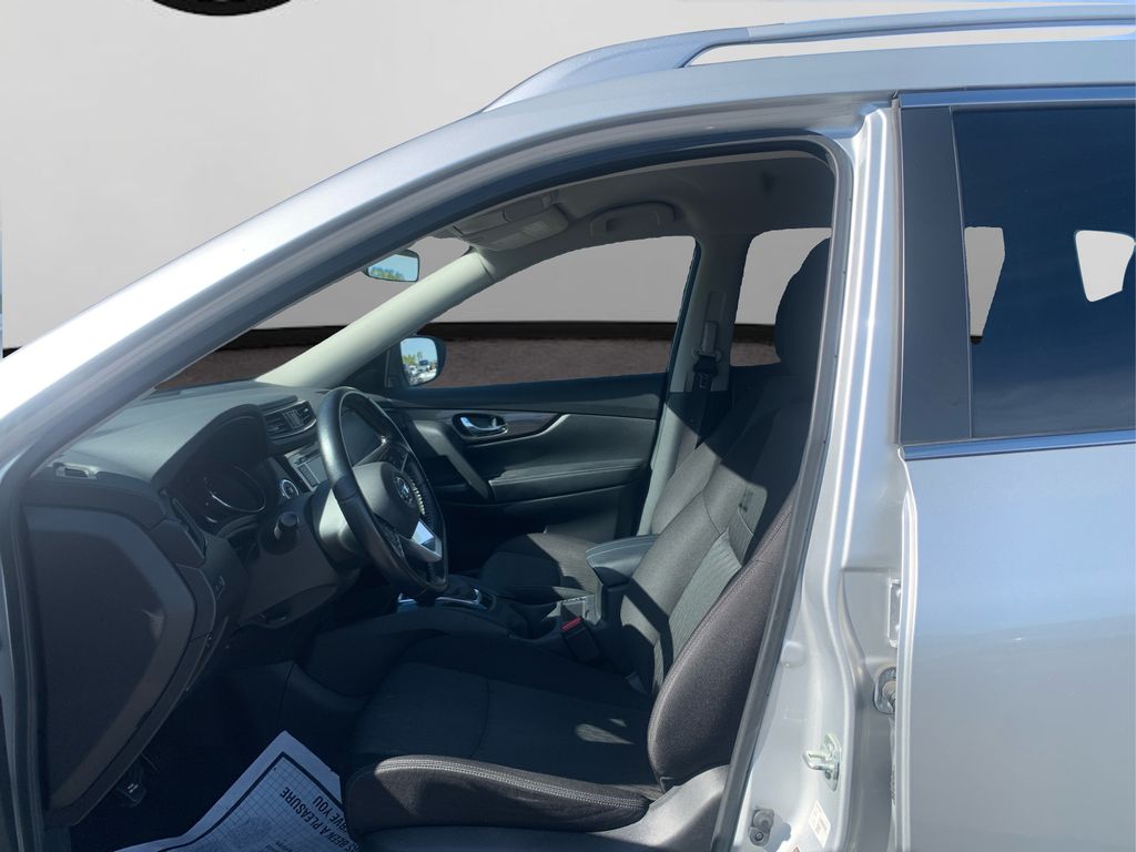 2020 Nissan Rogue SV photo 9