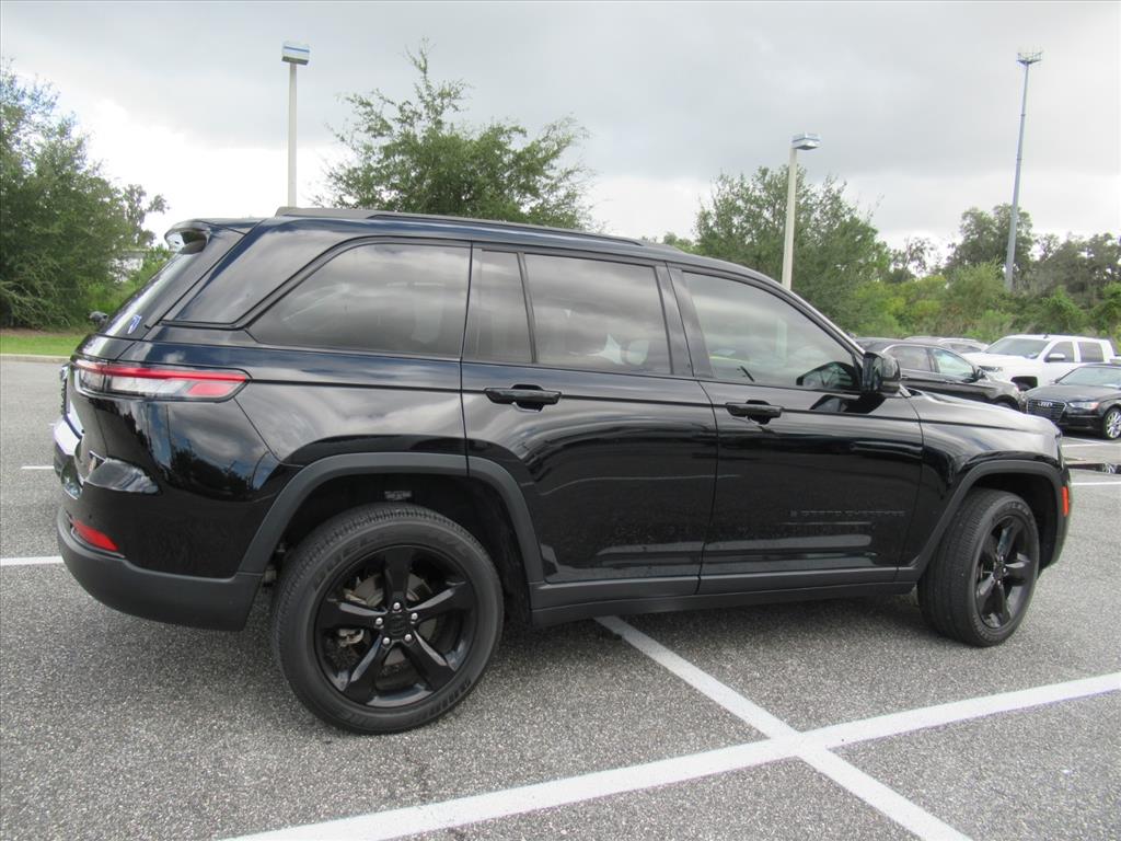 2023 Jeep Grand Cherokee Altitude photo 3