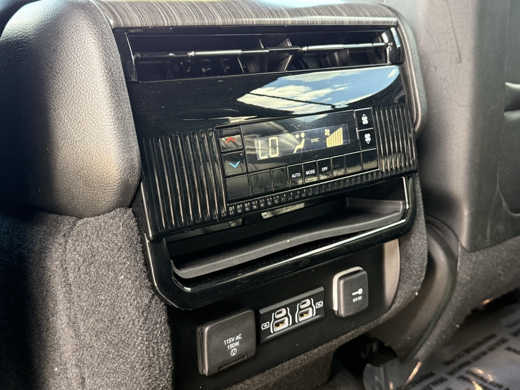 2023 Jeep Wagoneer L Series II photo 21