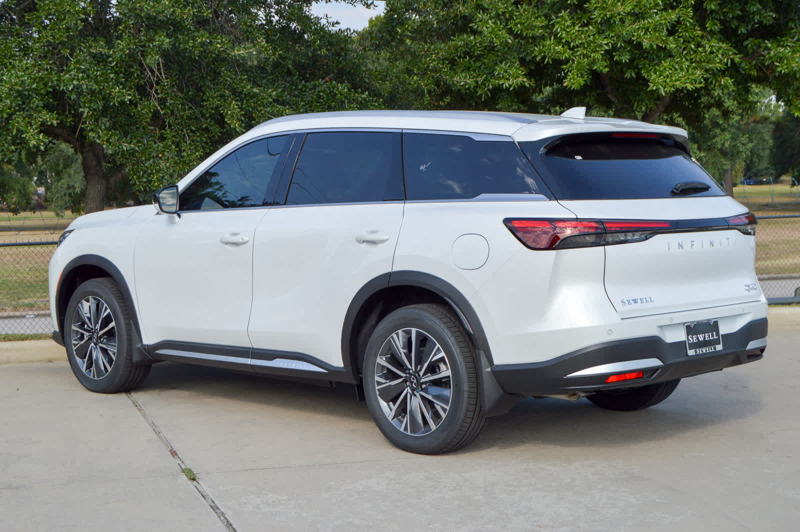 2026 Infiniti QX60 Luxe photo 4
