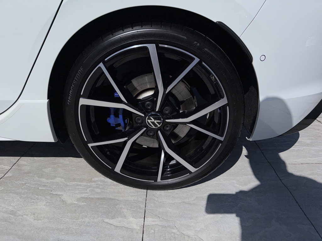 2023 Volkswagen Golf R photo 8