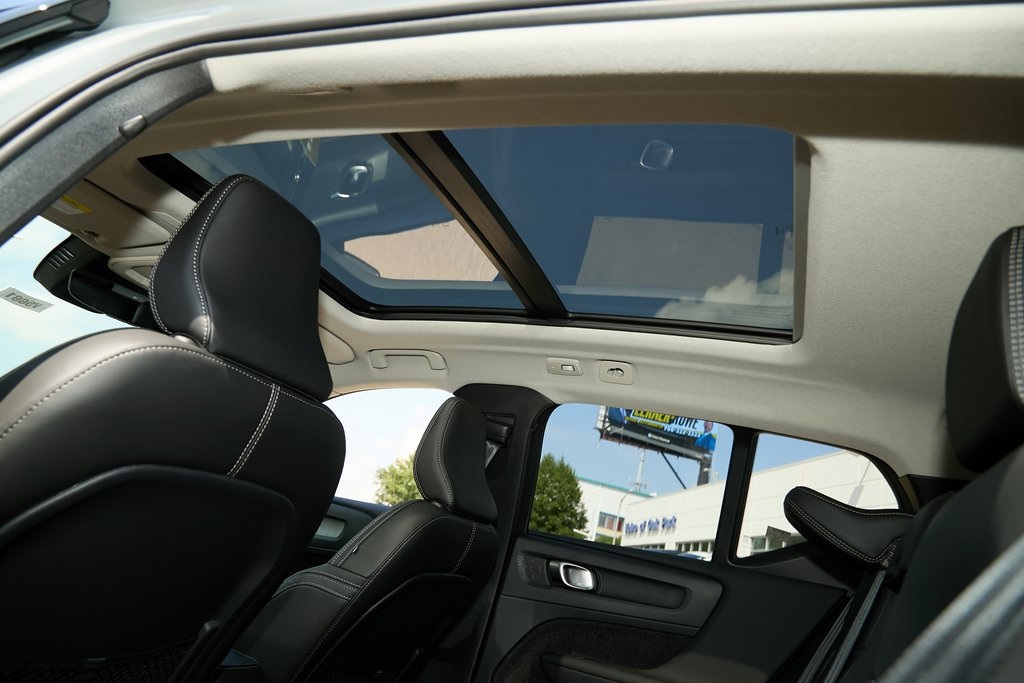 2026 VOLVO XC40 - Image 16