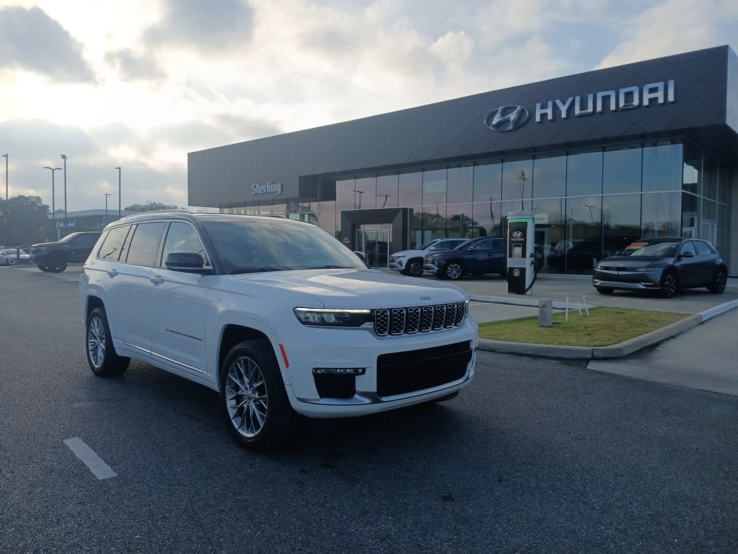 2023 Jeep Grand Cherokee L Summit's photo