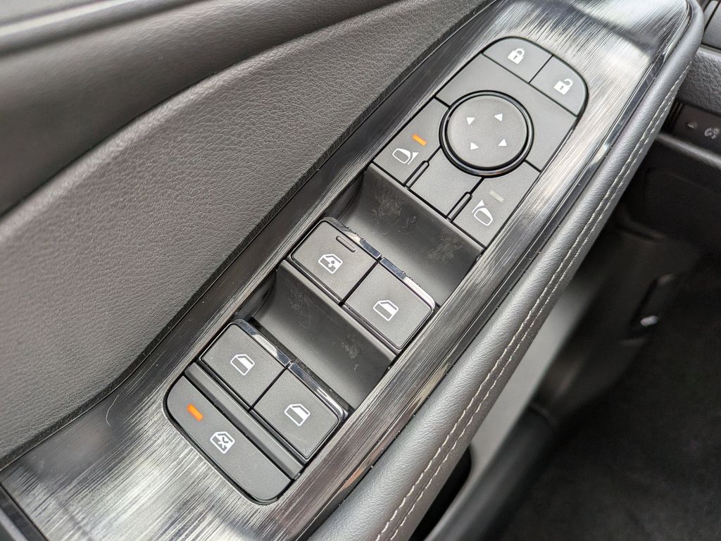 2026 Nissan Rogue SV photo 17
