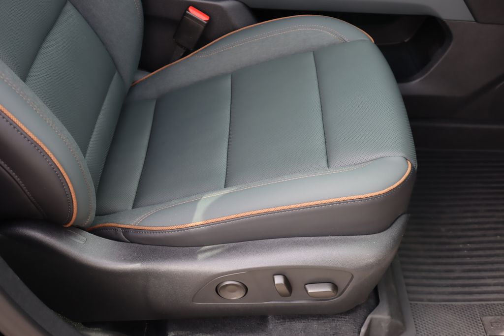 2024 Gmc Acadia AT4 photo 29
