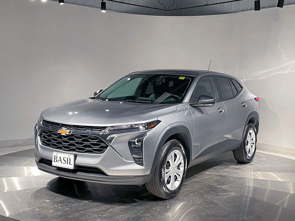 2024 Chevrolet Trax LS photo 2