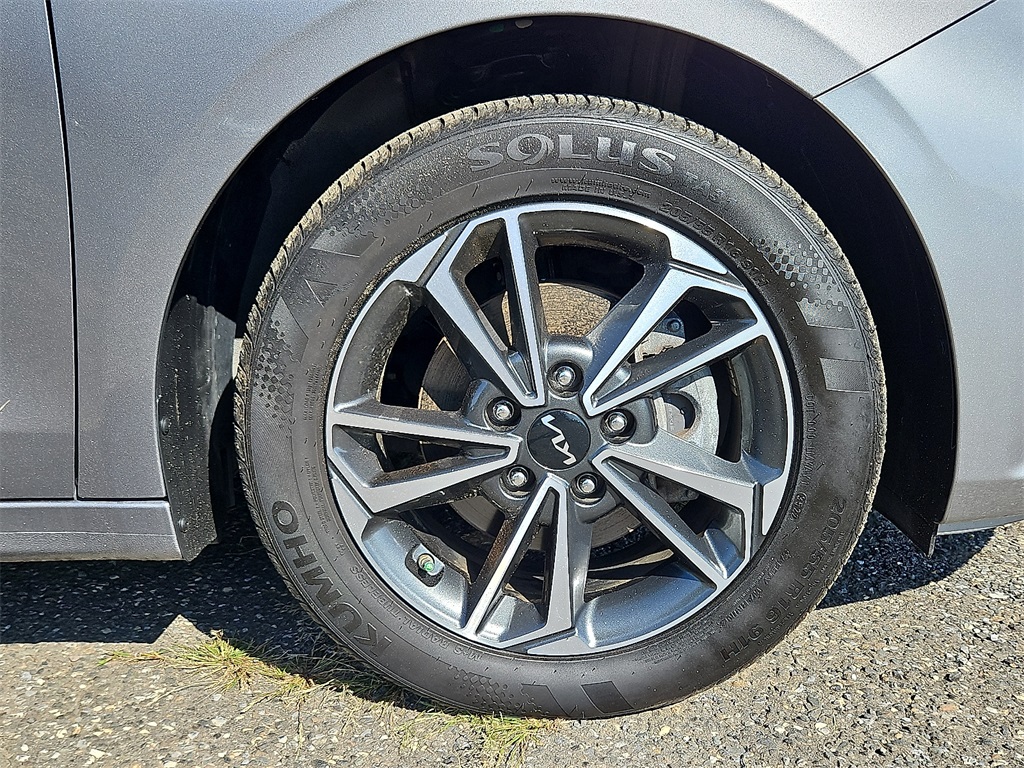 2023 Kia Forte LXS photo 9