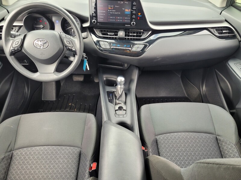 2020 Toyota C-HR LE photo 6