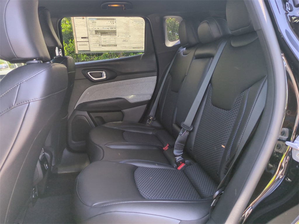 2025 Jeep Compass Latitude photo 12