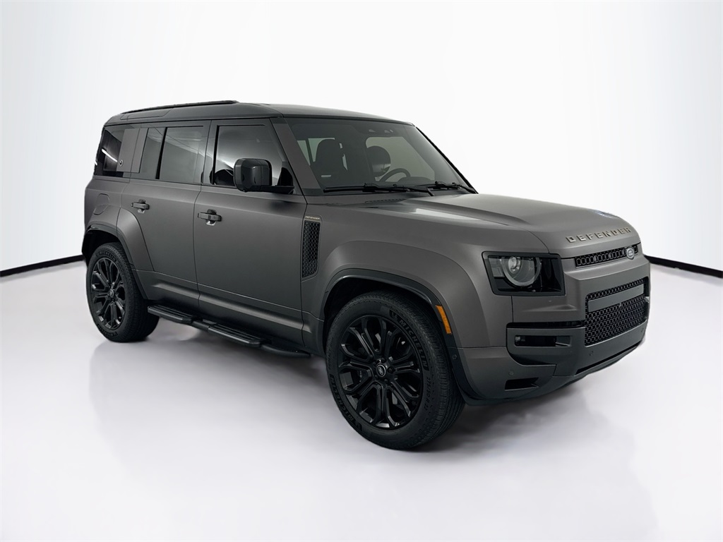 2025 Land Rover Defender 110 V8 photo 3