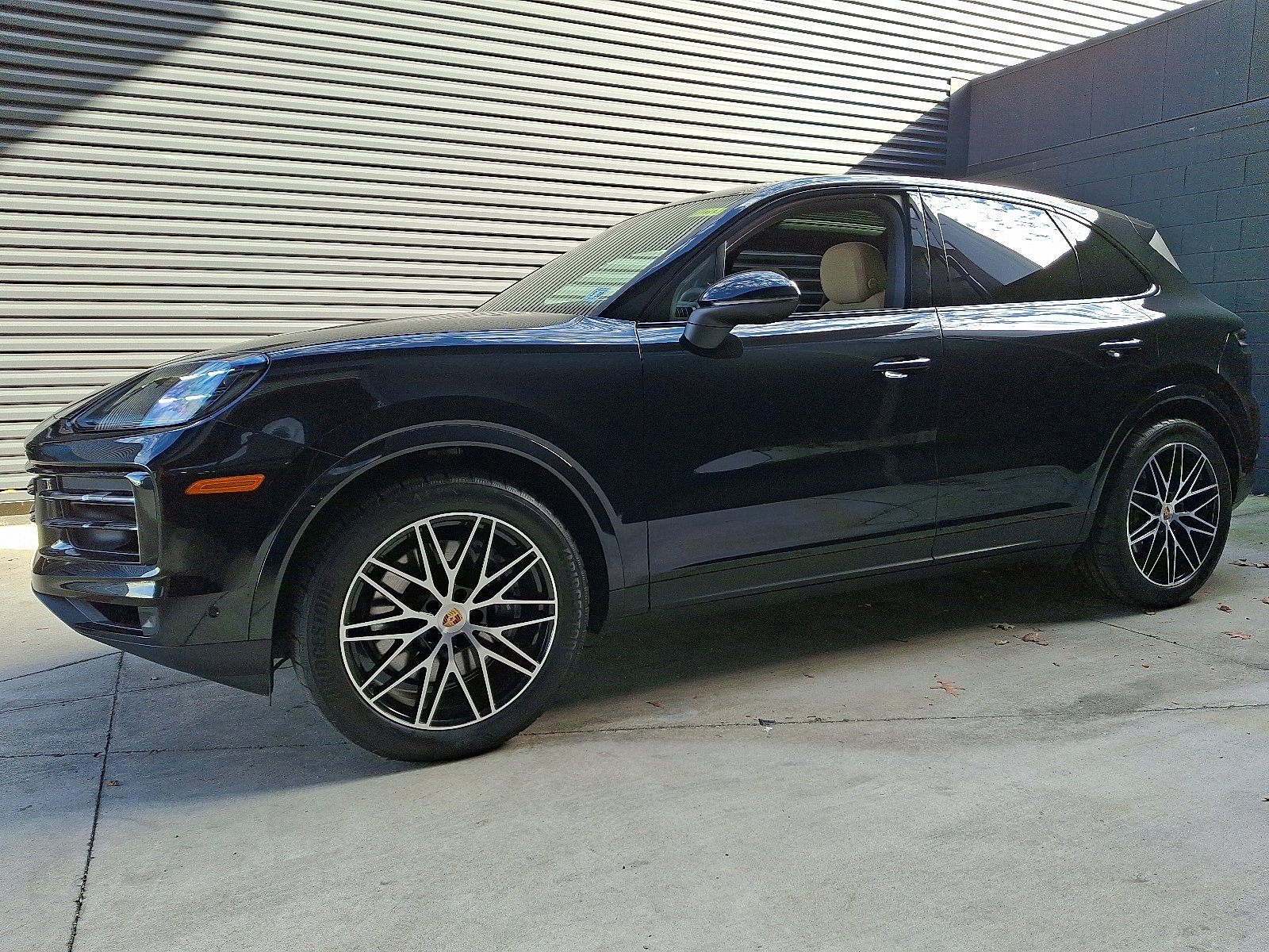 2025 Porsche Cayenne photo 2