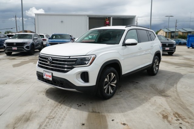 2026 Volkswagen Atlas SE's photo